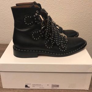 Givenchy Prue Buckle boots 40